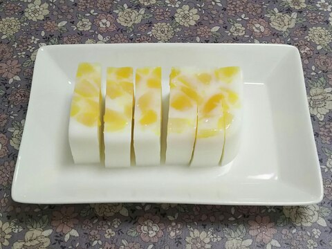 栗の甘露煮入り牛乳寒天(かなり固め)